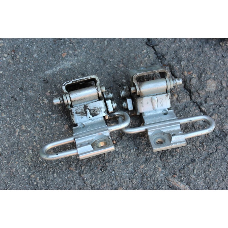 Петля двери Passat B5 Volkswagen 4b0833412D  (б/у)