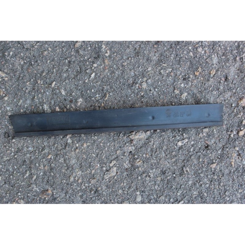 Накладка пластиковая Volkswagen Passat b5 3U5839915 (б/у)