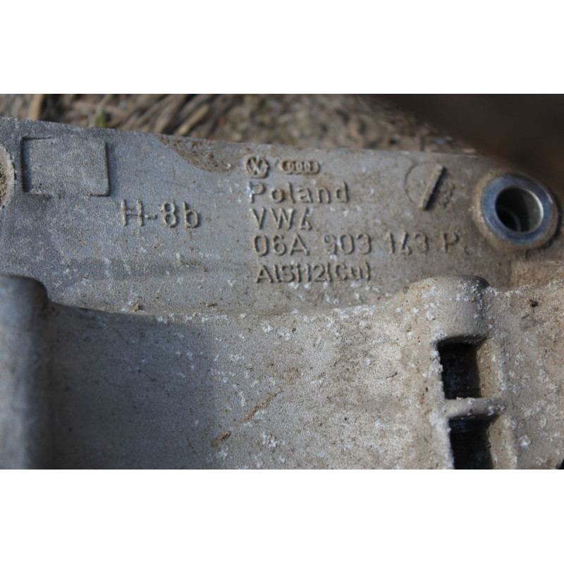 Кронштейн генератора Volkswagen Bora 06a903143p (б/у)