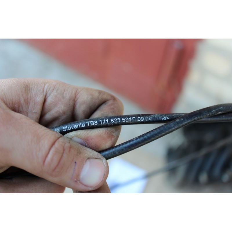 Трос открывания капота Volkswagen Bora 2001-05 1j1823531c