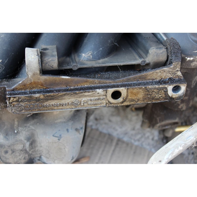 Кронштейн впускного коллектора Volkswagen Bora BFQ
