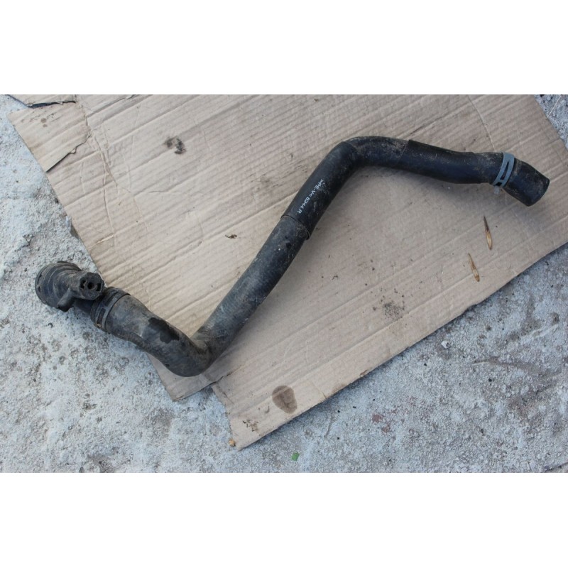 Патрубок системы охлаждения Volkswagen Bora 1j0121619a