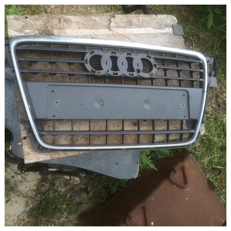 Решетка радиатора Audi A4 B8 2008 года (б/у)