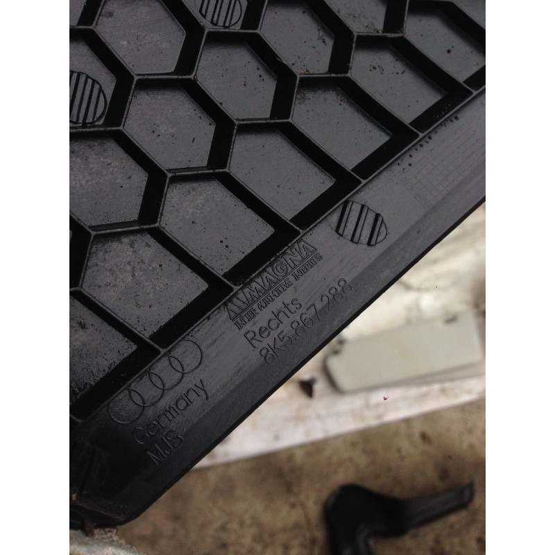 Обшивка стойки Audi A4B8 ПП 8k5867288 купить в разборке