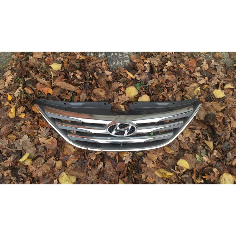 Решетка в бампер передний хромированная на Hyundai Sonata YF 09-14 года, оригинальная