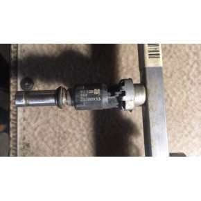 Форсунка паливна Opel Astra H з двигуном Z16XER, код 25380933, стан б/в