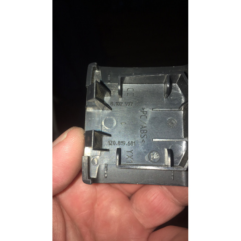 Фото заглушки в торпедо Skoda A5, колір onyx, номер VAG 1z0819681