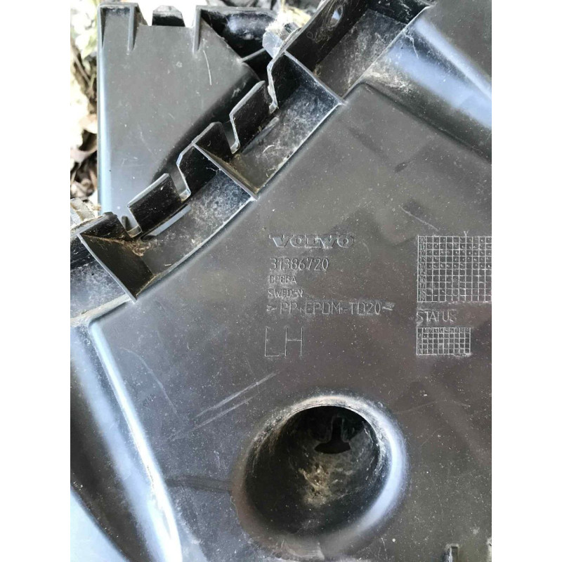 Кронштейн заднього бампера лівий на Volvo S60, б/в стан, чорний колір, пластиковий, каталожний код 31386720