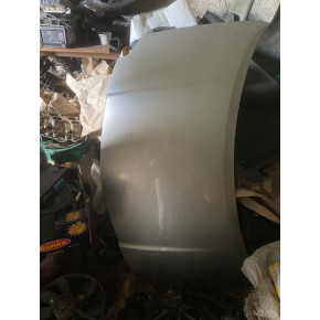 Капот на Toyota Auris 2005-2008 року в авторазбірці, колір - сріблястий металік, хороший стан, б/в