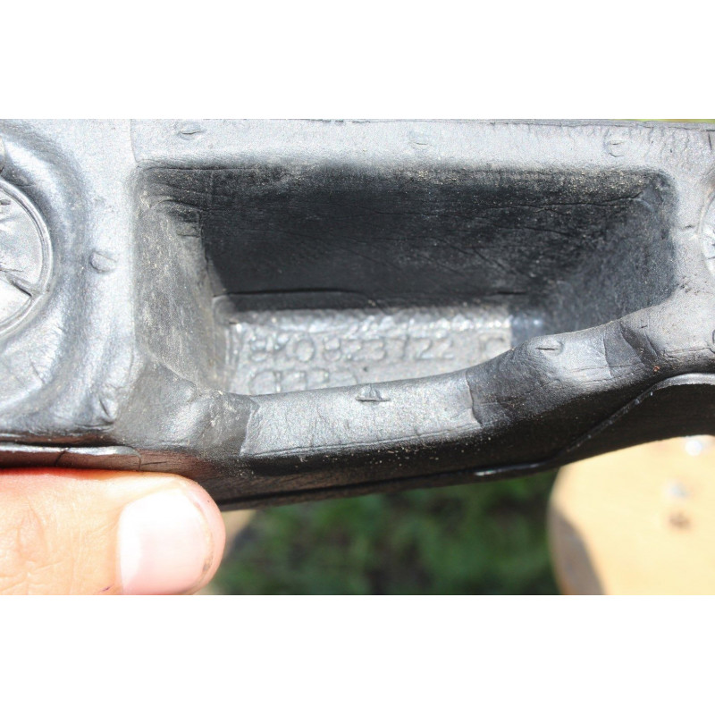 Уплотнитель капота Audi a4 8k0823722 (б/у)