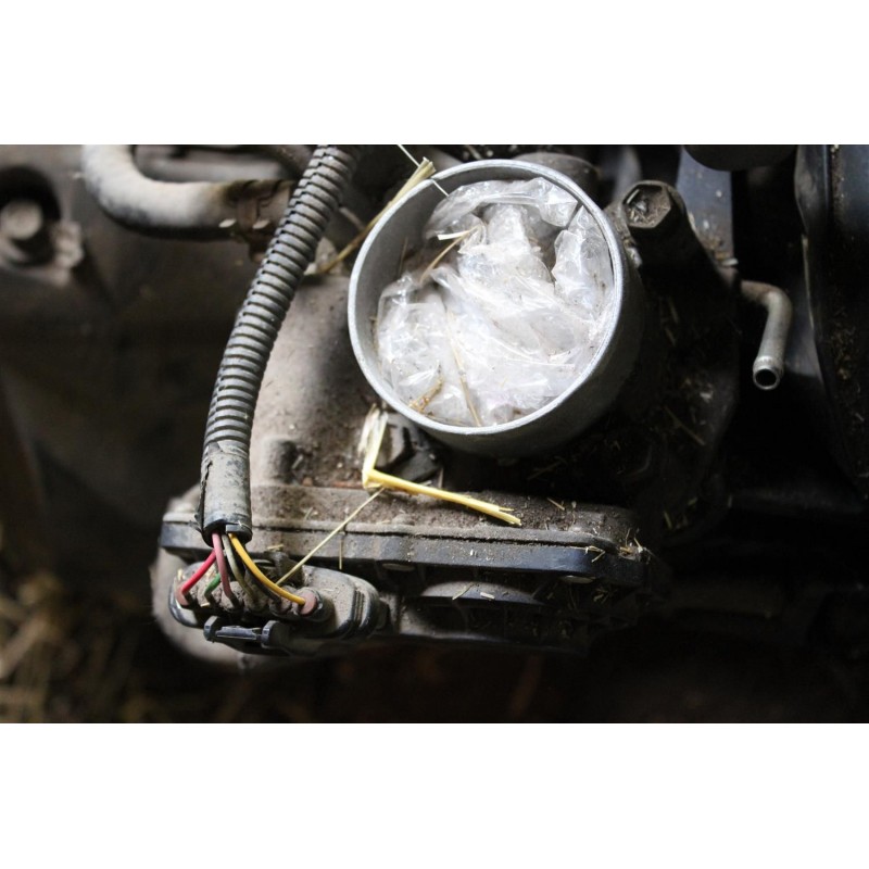 Дроссельная заслонка Toyota Camry 22030-28070 (б/у)