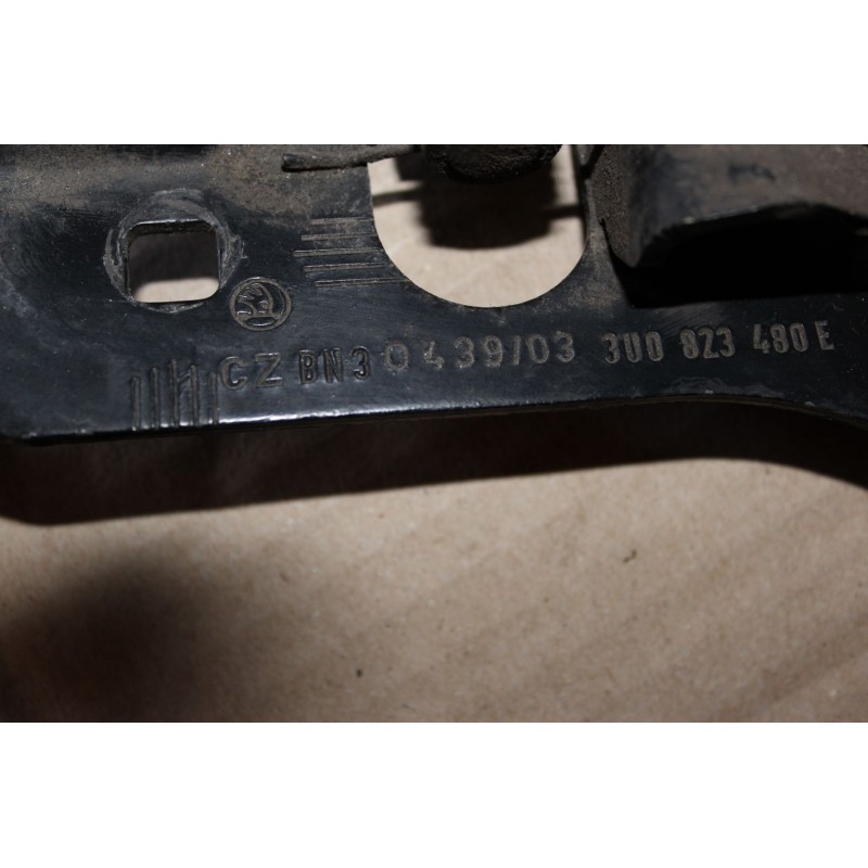 Замок на капот механический Volkswagen Skoda 3U0823480E (б/у)