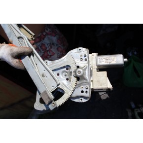 Стеклоподъемник передний правый Toyota Corolla 69810-02150 б/у