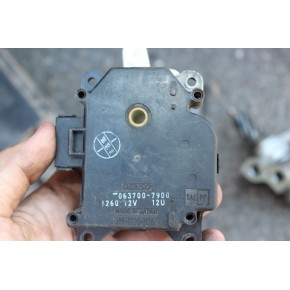 Моторчик заслонки печки Toyota Yaris 0637007900 (б/у)