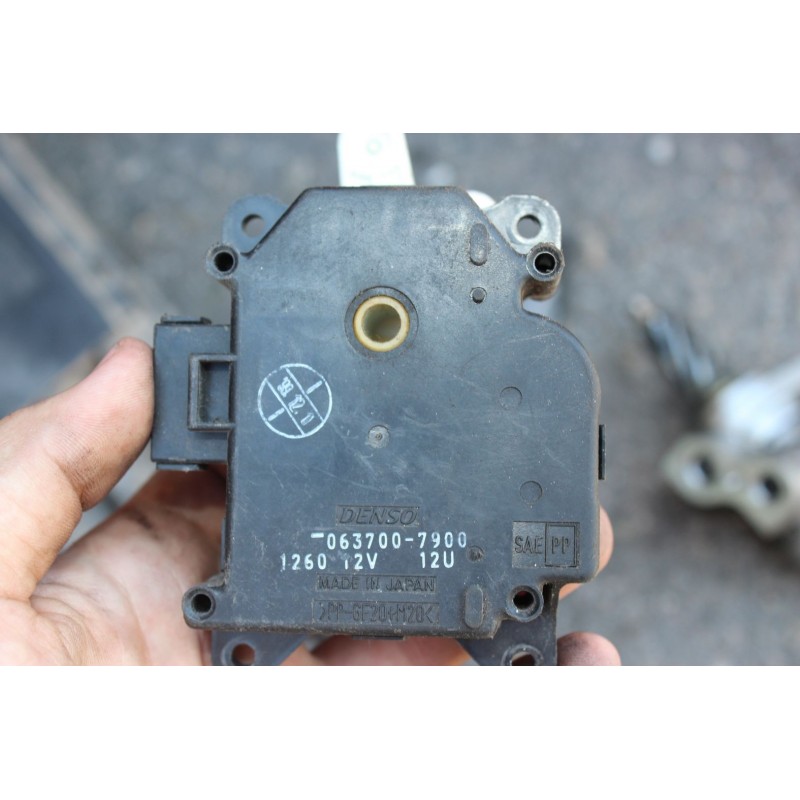 Моторчик заслонки печки Toyota Yaris 0637007900 (б/у)
