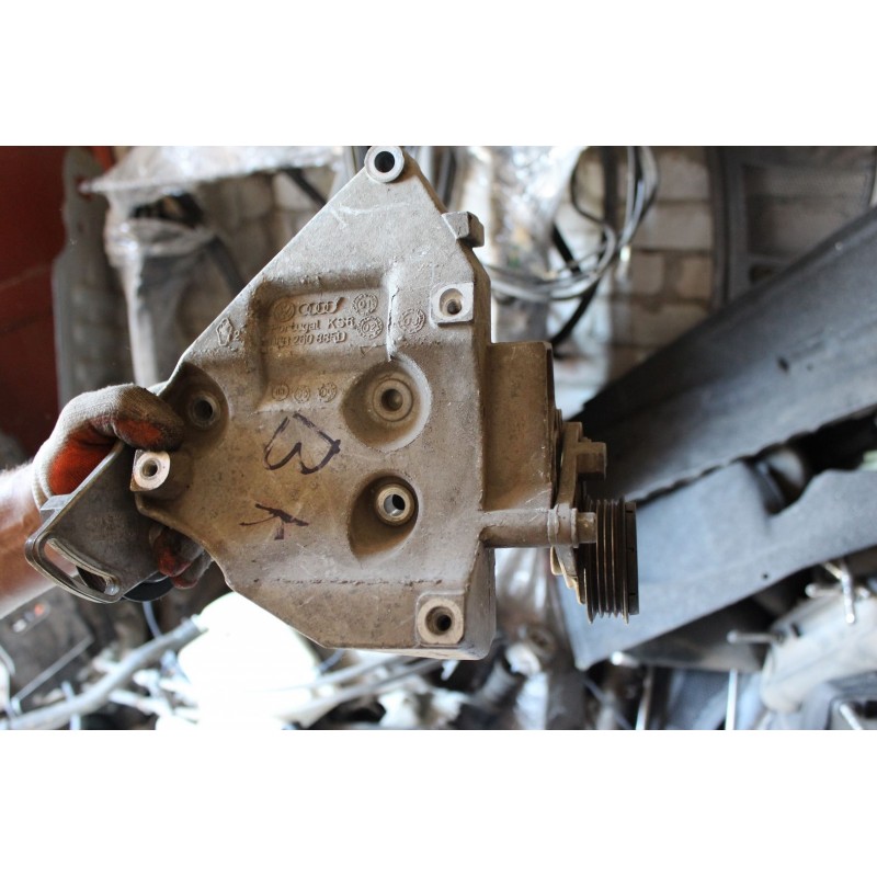 Кронштейн компрессора кондиционера VW Passat b5 06b 260 885d (б/у)