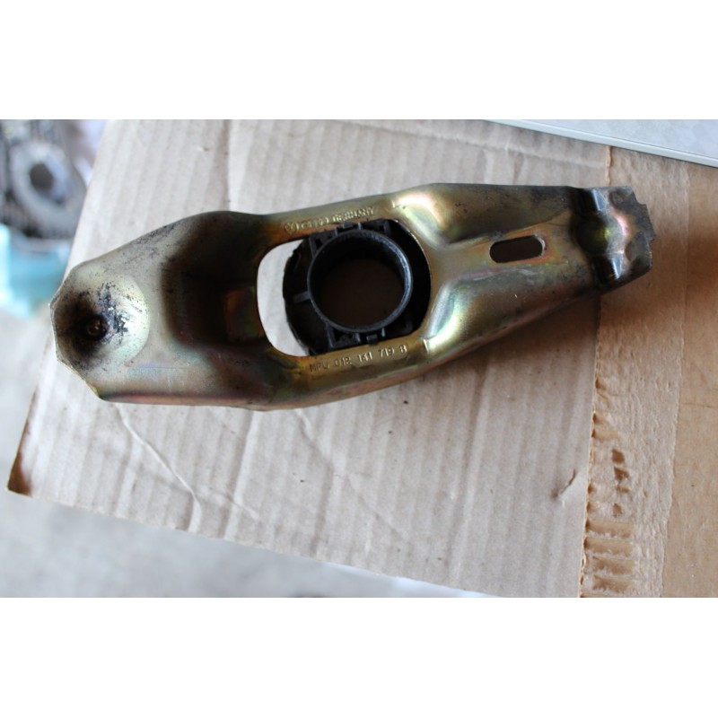 Крепление выжимного подшипника Volkswagen Passat b5 (б/у) mpu 012141719b