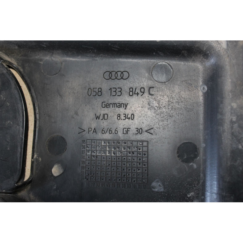 Черный кожух воздушного фильтра Volkswagen Passat b5 058133849c (б/у)