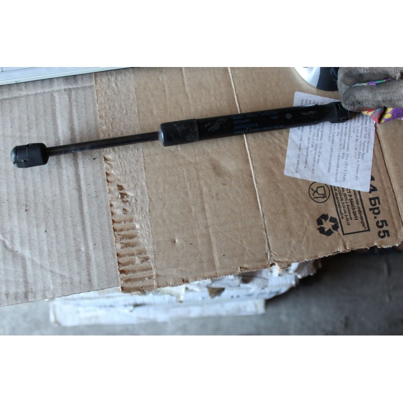 Купить амортизатор крышки багажника Volkswagen Passat b5 3b5827550g (б/у)