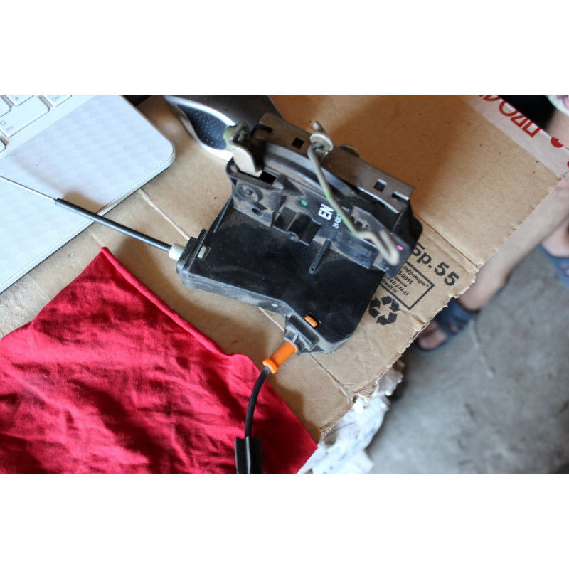 Замок передней левой двери механический Opel Corsa C GM 24434882 2000-2006 (б/у)