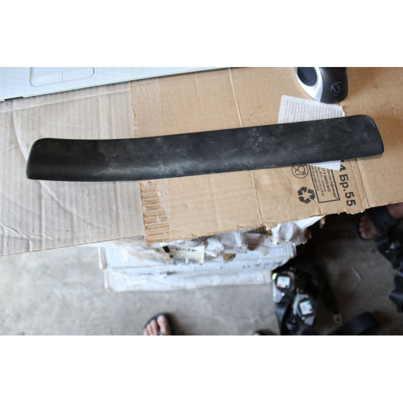 Накладка декоративная черная 6791602010 Toyota Corolla 02-07 (б/у)