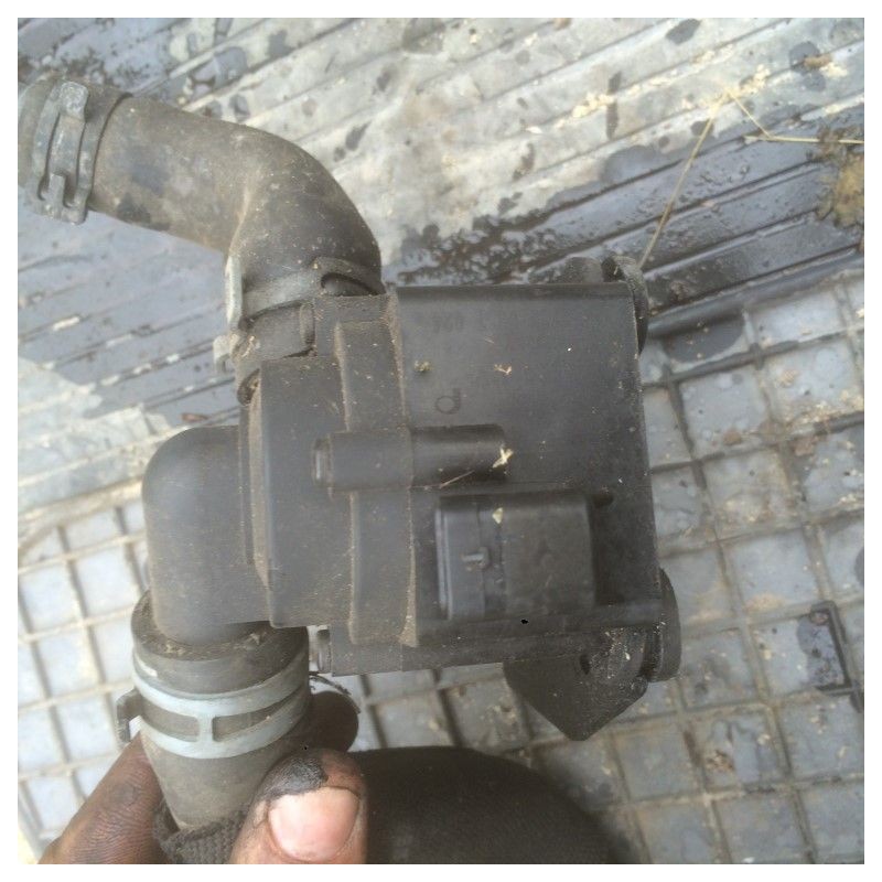 Дополнительный насос системы охлаждения Audi A4/B8 03l965561 (б/у)