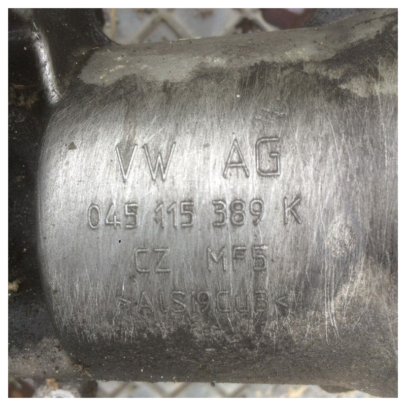 Корпус фильтра масляного Ауди А4 Б8, А5 045115389K (б/у)