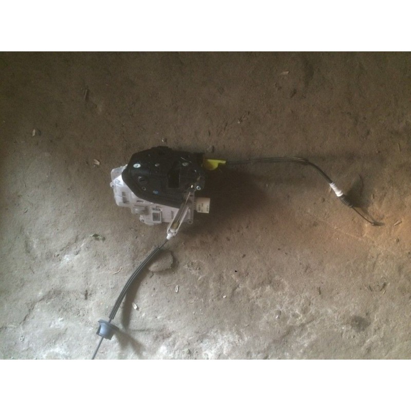 Замок задней правой двери 8k0839016 Audi A4/B8 седан (б/у)